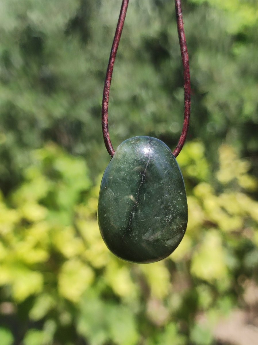 Burma Jade *Rarität* ~ Edelstein Kette HIPPIE Boho Ethno Natur Heilstein Rarität Kristalle Schmuck Anhänger Natur Kraft Stein Geschenk grün - Art of Nature Berlin