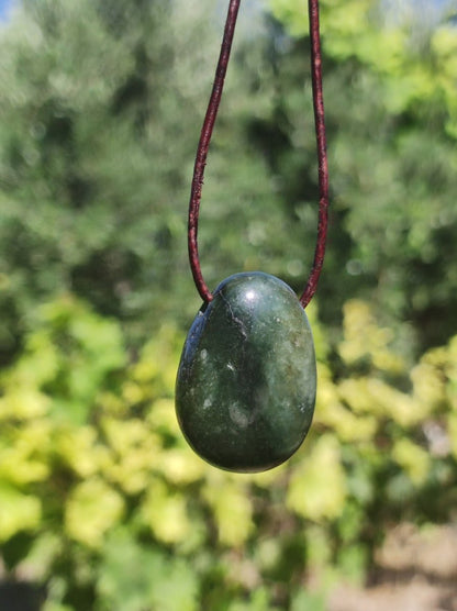 Burma Jade *Rarität* ~ Edelstein Kette HIPPIE Boho Ethno Natur Heilstein Rarität Kristalle Schmuck Anhänger Natur Kraft Stein Geschenk grün - Art of Nature Berlin