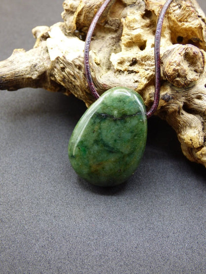 Burma Jade *Rarität* ~ Edelstein Kette HIPPIE Boho Ethno Natur Heilstein Rarität Kristalle Schmuck Anhänger Natur Kraft Stein Geschenk grün - Art of Nature Berlin