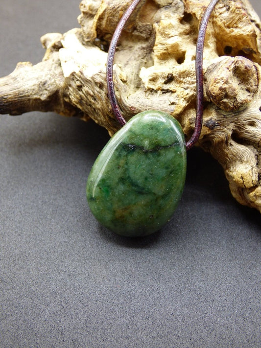 Burma Jade *Rarität* ~ Edelstein Kette HIPPIE Boho Ethno Natur Heilstein Rarität Kristalle Schmuck Anhänger Natur Kraft Stein Geschenk grün - Art of Nature Berlin