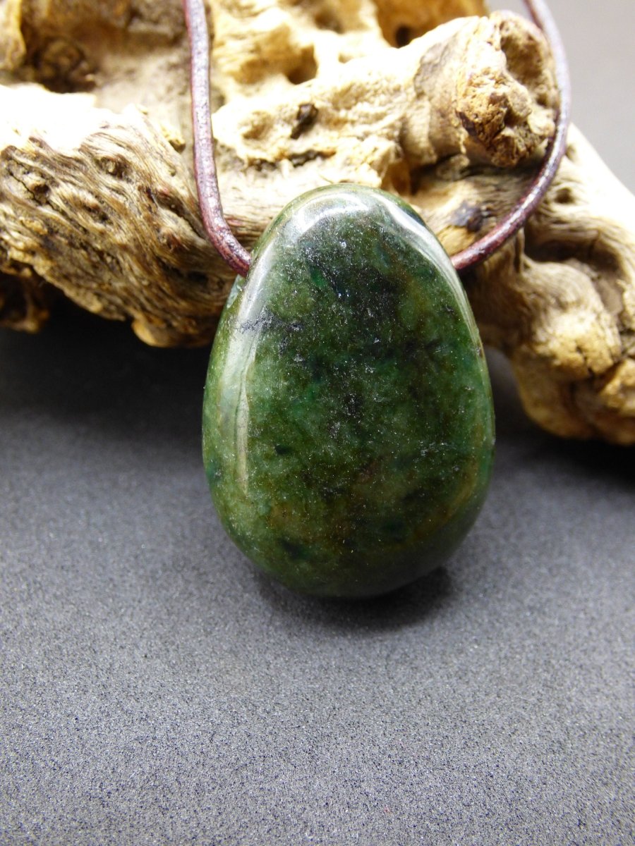 Burma Jade *Rarität* ~ Edelstein Kette HIPPIE Boho Ethno Natur Heilstein Rarität Kristalle Schmuck Anhänger Natur Kraft Stein Geschenk grün - Art of Nature Berlin