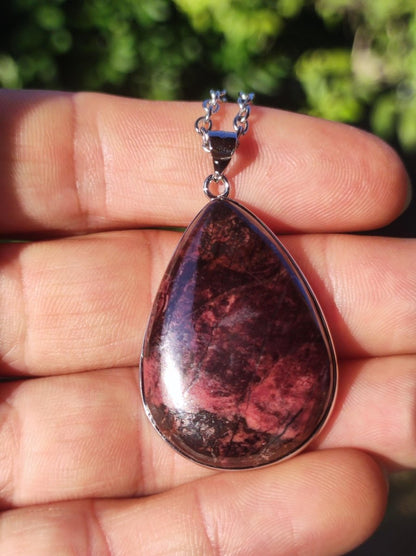 Bustamit Sugilith - inkl. 925 Silber Fassung lila rot Edelstein Kette Natur Heilstein Seltene Rarität Mann Frau Er Sie Geschenk - Art of Nature Berlin