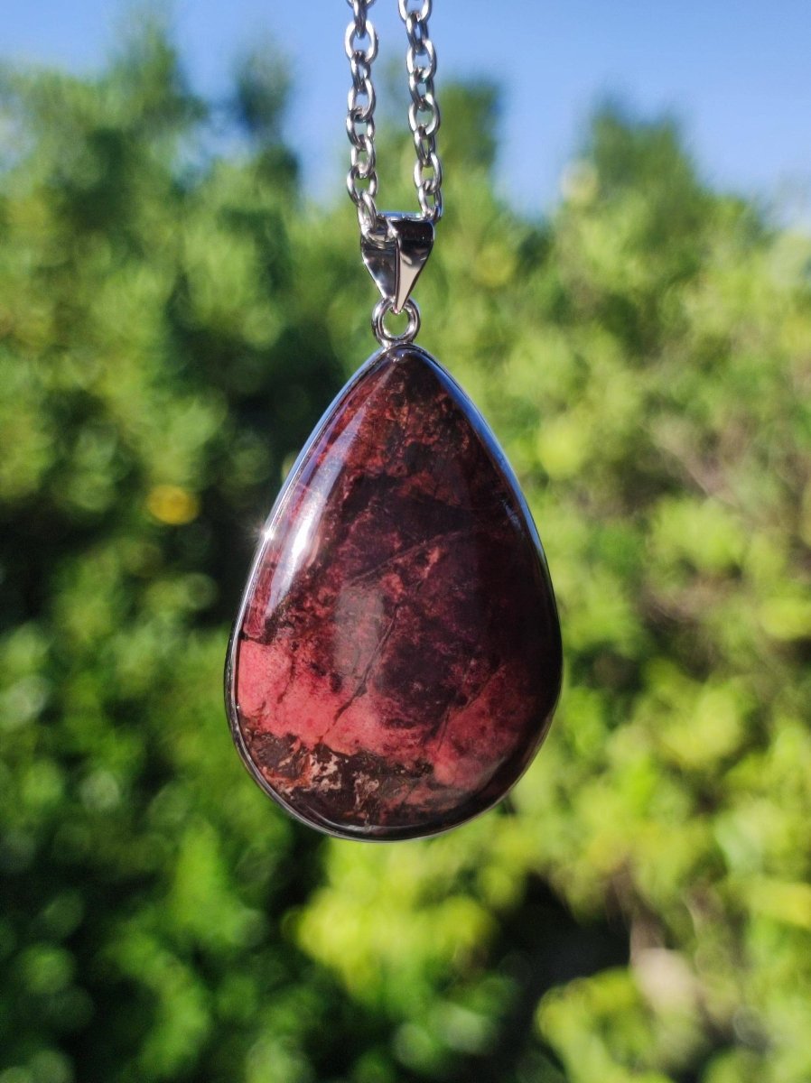 Bustamit Sugilith - inkl. 925 Silber Fassung lila rot Edelstein Kette Natur Heilstein Seltene Rarität Mann Frau Er Sie Geschenk - Art of Nature Berlin