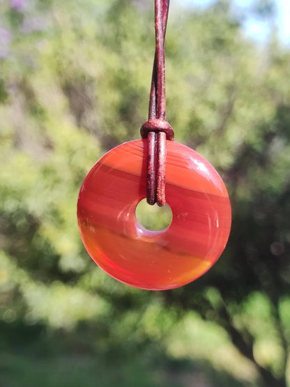 Carneol Carnelian Karneol A - Edelstein Donut Kette rot Natur Heilstein Kristalle Anhänger Mann Frau Kind Geschenk Er Sie Bruder Schwester - Art of Nature Berlin