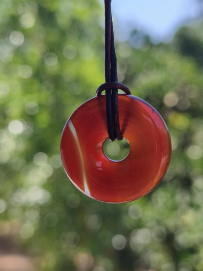 Carneol Carnelian Karneol A - Edelstein Donut Kette rot Natur Heilstein Kristalle Anhänger Mann Frau Kind Geschenk Er Sie Bruder Schwester - Art of Nature Berlin