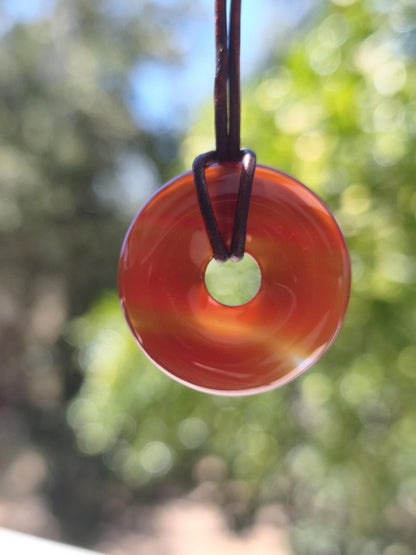 Carneol Carnelian Karneol A - Edelstein Donut Kette rot Natur Heilstein Kristalle Anhänger Mann Frau Kind Geschenk Er Sie Bruder Schwester - Art of Nature Berlin