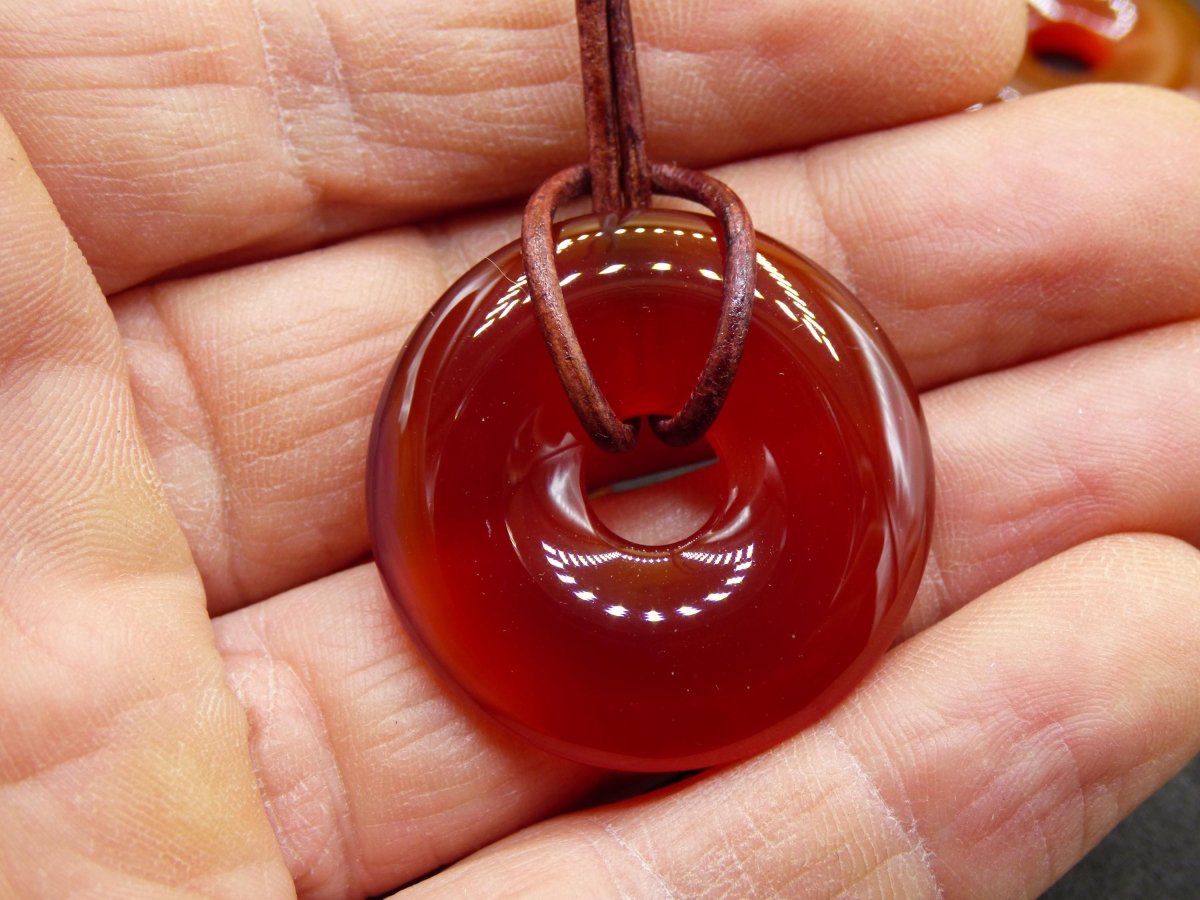 Carneol Carnelian Karneol - Edelstein Donut Kette 30mm rot Natur Heilstein Kristalle Anhänger Mann Frau Kind Geschenk Sie Bruder Schwester - Art of Nature Berlin