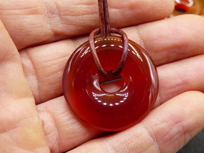Carneol Carnelian Karneol - Edelstein Donut Kette 30mm rot Natur Heilstein Kristalle Anhänger Mann Frau Kind Geschenk Sie Bruder Schwester - Art of Nature Berlin