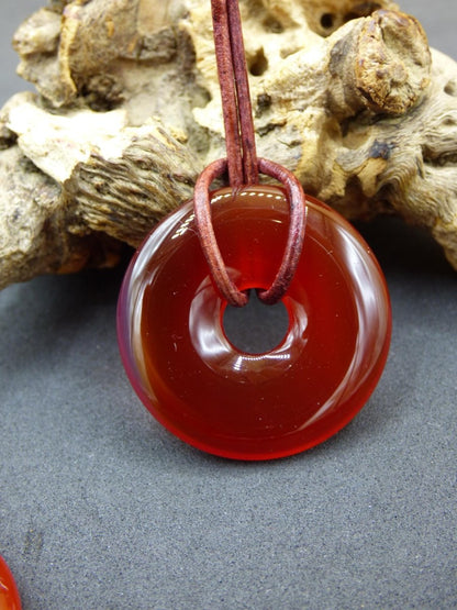 Carneol Carnelian Karneol - Edelstein Donut Kette 30mm rot Natur Heilstein Kristalle Anhänger Mann Frau Kind Geschenk Sie Bruder Schwester - Art of Nature Berlin