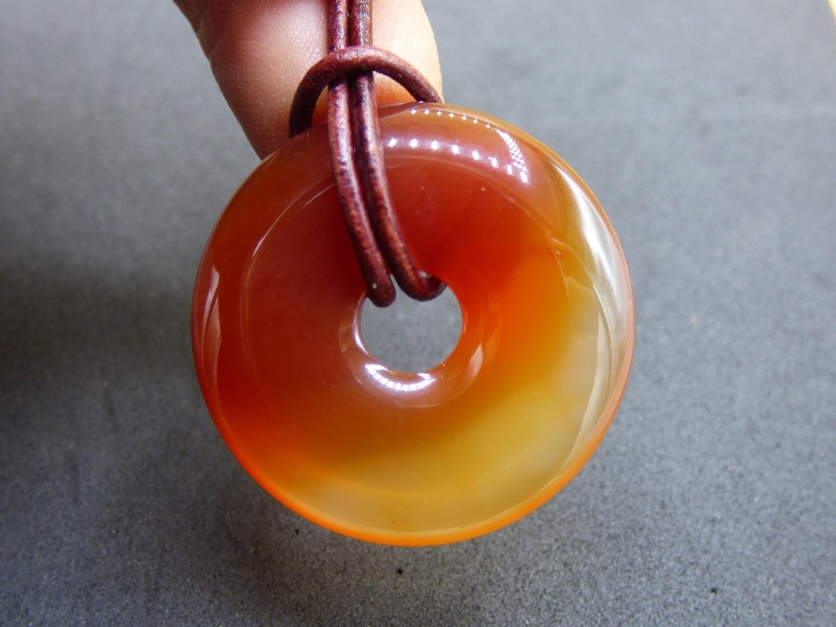 Carneol Carnelian Karneol - Edelstein Donut Kette rot Natur Heilstein Kristalle Anhänger Mann Frau Kind Geschenk Er Sie Bruder Schwester - Art of Nature Berlin