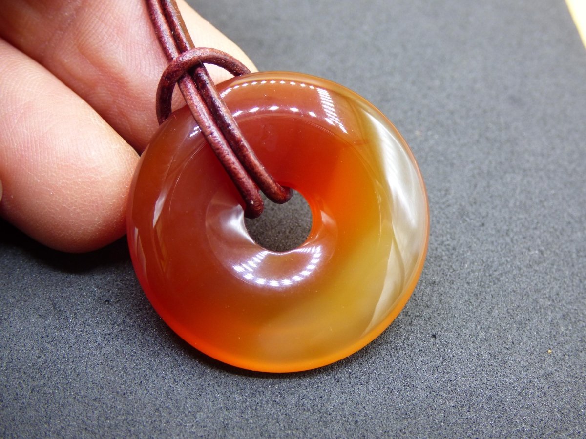 Carneol Carnelian Karneol - Edelstein Donut Kette rot Natur Heilstein Kristalle Anhänger Mann Frau Kind Geschenk Er Sie Bruder Schwester - Art of Nature Berlin