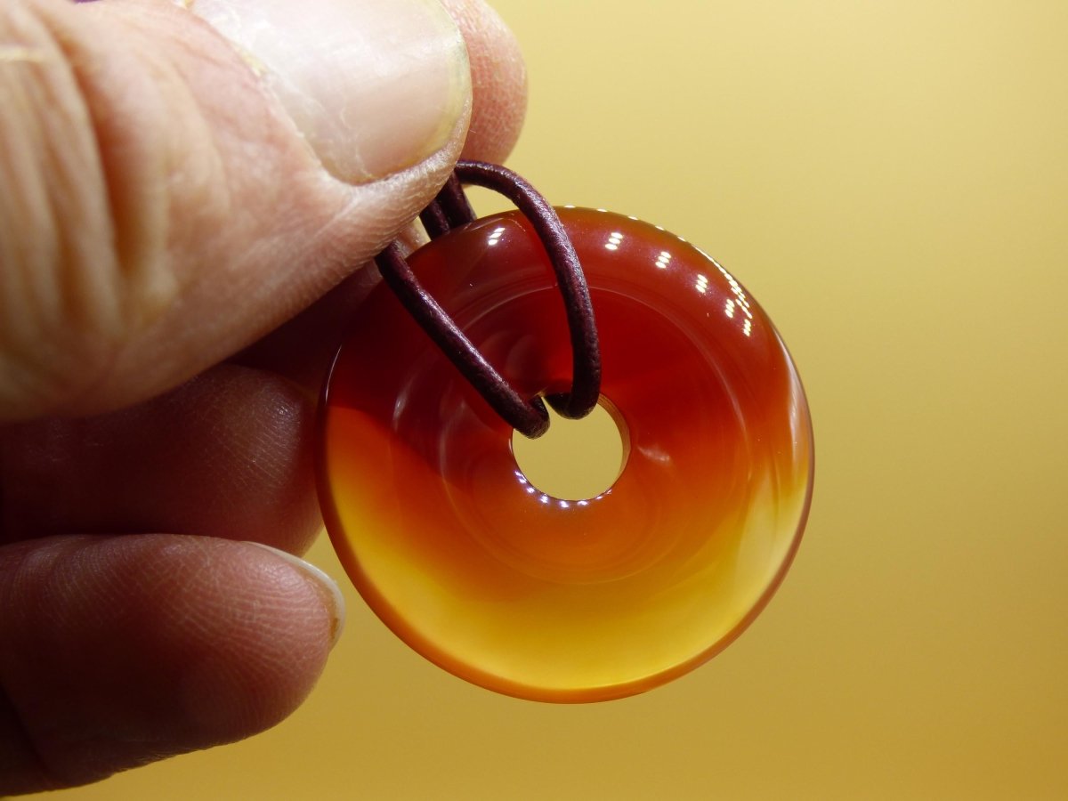 Carneol Carnelian Karneol - Edelstein Donut Kette rot Natur Heilstein Kristalle Anhänger Mann Frau Kind Geschenk Er Sie Bruder Schwester - Art of Nature Berlin
