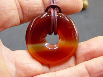 Carneol Carnelian Karneol - Edelstein Donut Kette rot Natur Heilstein Kristalle Anhänger Mann Frau Kind Geschenk Er Sie Bruder Schwester - Art of Nature Berlin