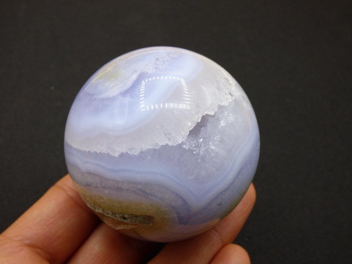 Chalcedon AAA - Edelstein Kugel blau Deko Sphere mit Geode Meditation Natur Heilstein Wohnen Sammler Rarität Hochwertig Art of Nature Berlin - Art of Nature Berlin