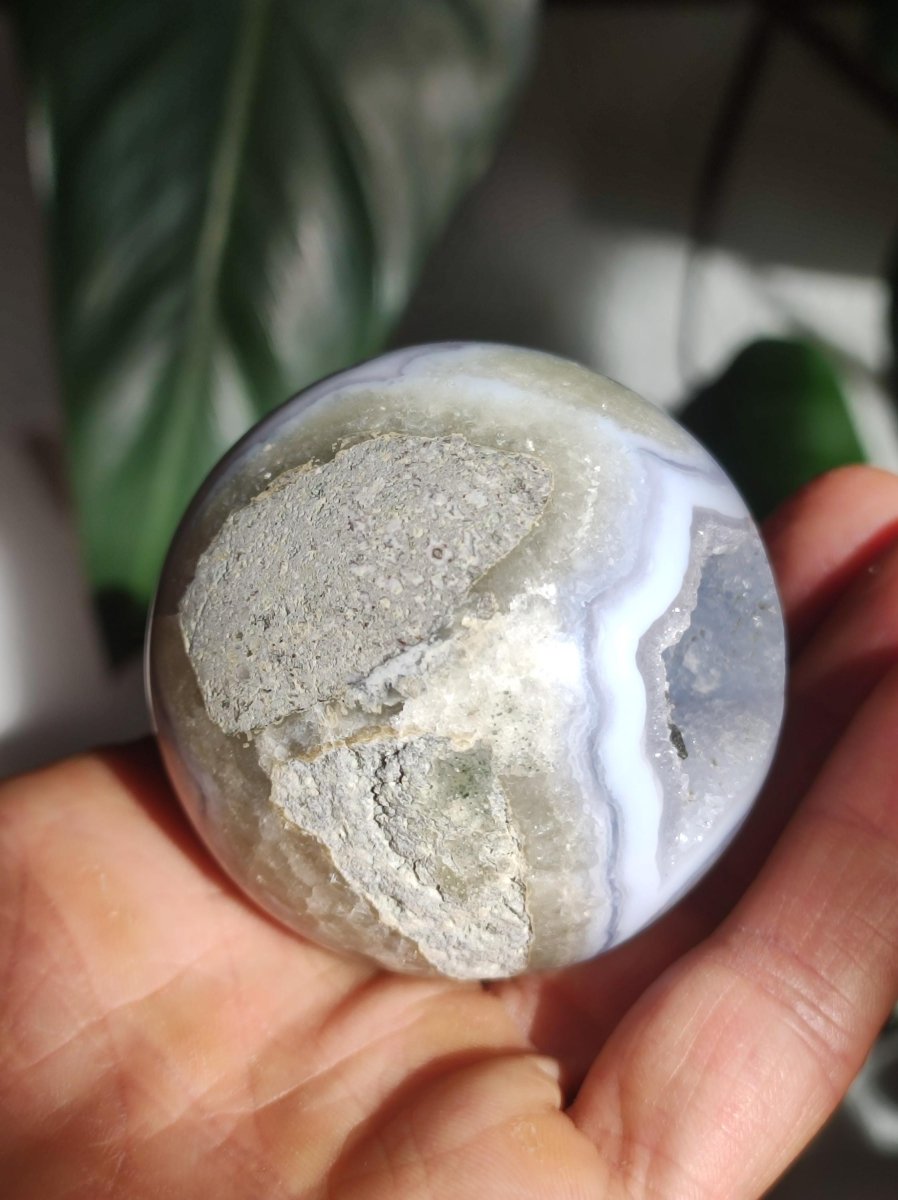 Chalcedon AAA - Edelstein Kugel blau Deko Sphere mit Geode Meditation Natur Heilstein Wohnen Sammler Rarität Hochwertig Art of Nature Berlin - Art of Nature Berlin