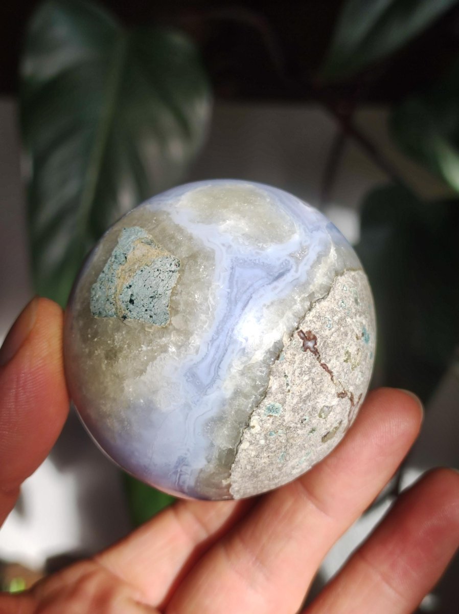 Chalcedon AAA - Edelstein Kugel blau Deko Sphere mit Geode Meditation Natur Heilstein Wohnen Sammler Rarität Hochwertig Art of Nature Berlin - Art of Nature Berlin