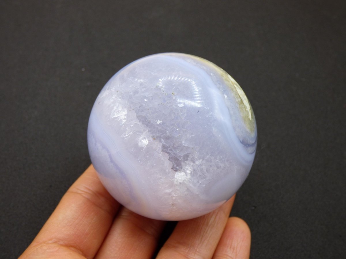 Chalcedon AAA - Edelstein Kugel blau Deko Sphere mit Geode Meditation Natur Heilstein Wohnen Sammler Rarität Hochwertig Art of Nature Berlin - Art of Nature Berlin