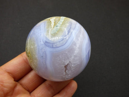 Chalcedon AAA - Edelstein Kugel blau Deko Sphere mit Geode Meditation Natur Heilstein Wohnen Sammler Rarität Hochwertig Art of Nature Berlin - Art of Nature Berlin