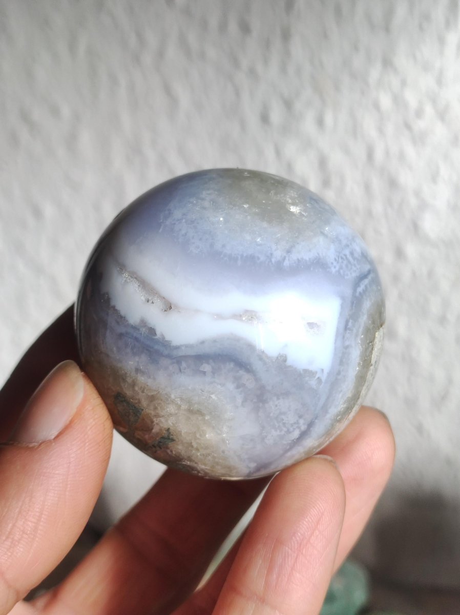 Chalcedon AAA - Edelstein Kugel blau Deko Sphere mit Geode Meditation Natur Heilstein Wohnen Sammler Rarität Hochwertig Art of Nature Berlin - Art of Nature Berlin