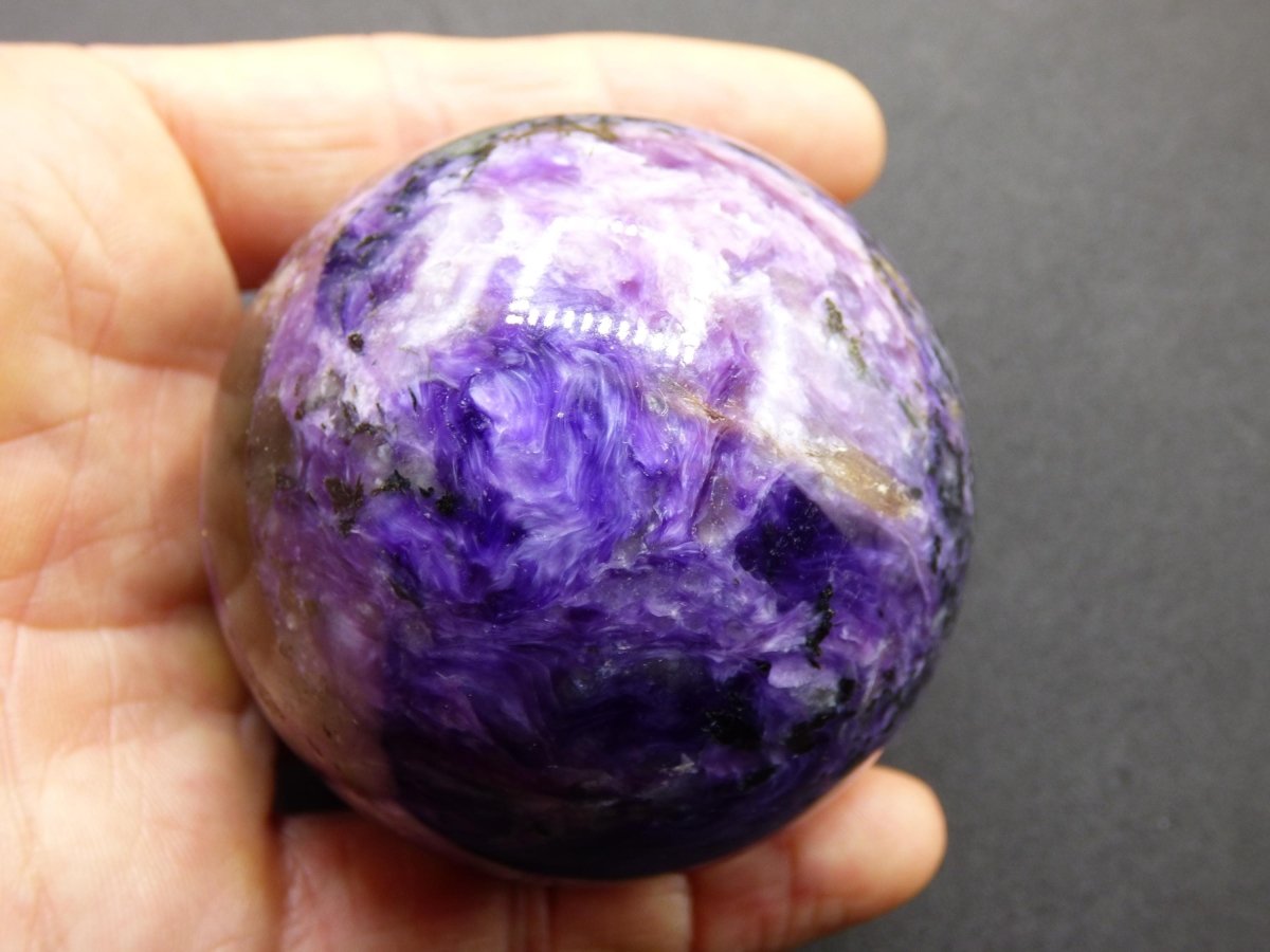 Charoit AAA - Edelstein Kugel lila Natur Heilstein Deko Sphere Kristall Geschenk Er Sie Freund Mann Mineralien Sammler Haus Wohnen Energie - Art of Nature Berlin