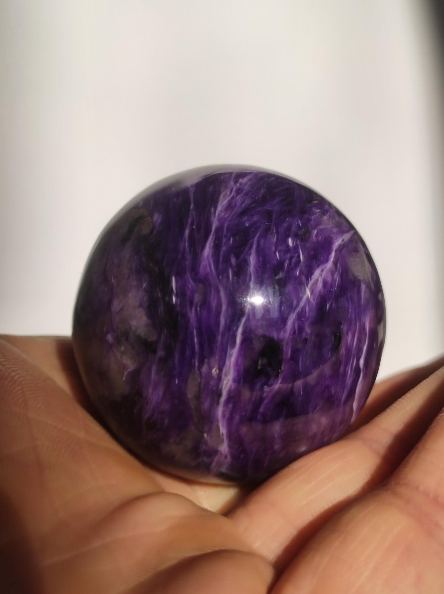 Charoit AAA - Edelstein Kugel lila Natur Heilstein Deko Sphere Kristall Geschenk Er Sie Freund Mann Mineralien Sammler Haus Wohnen Energie - Art of Nature Berlin