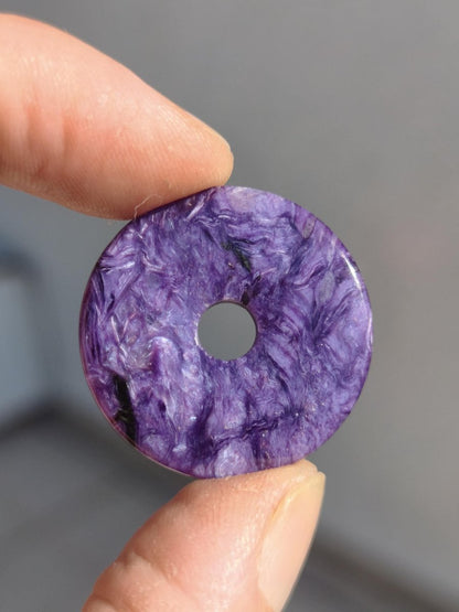 Charoit AAA Schutzdonut - Edelstein Donut Kette Rarität selten Schutzsymbol Heilstein Kristall HIPPIE Boho Ethno Mann Frau Geschenk Er Sie - Art of Nature Berlin