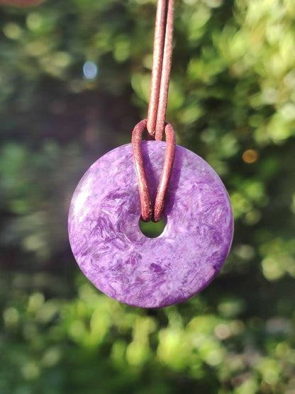 Charoit AAA Schutzdonut - Edelstein Donut Kette Rarität selten Schutzsymbol Heilstein Kristall HIPPIE Boho Ethno Mann Frau Geschenk Er Sie - Art of Nature Berlin