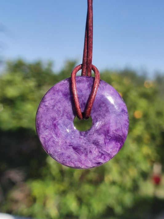 Charoit AAA Schutzdonut - Edelstein Donut Kette Rarität selten Schutzsymbol Heilstein Kristall HIPPIE Boho Ethno Mann Frau Geschenk Er Sie - Art of Nature Berlin