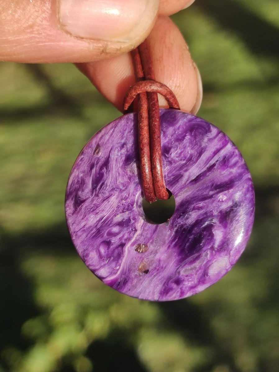 Charoit AAA Schutzdonut - Edelstein Donut Kette Rarität selten Schutzsymbol Heilstein Kristall HIPPIE Boho Ethno Mann Frau Geschenk Er Sie - Art of Nature Berlin