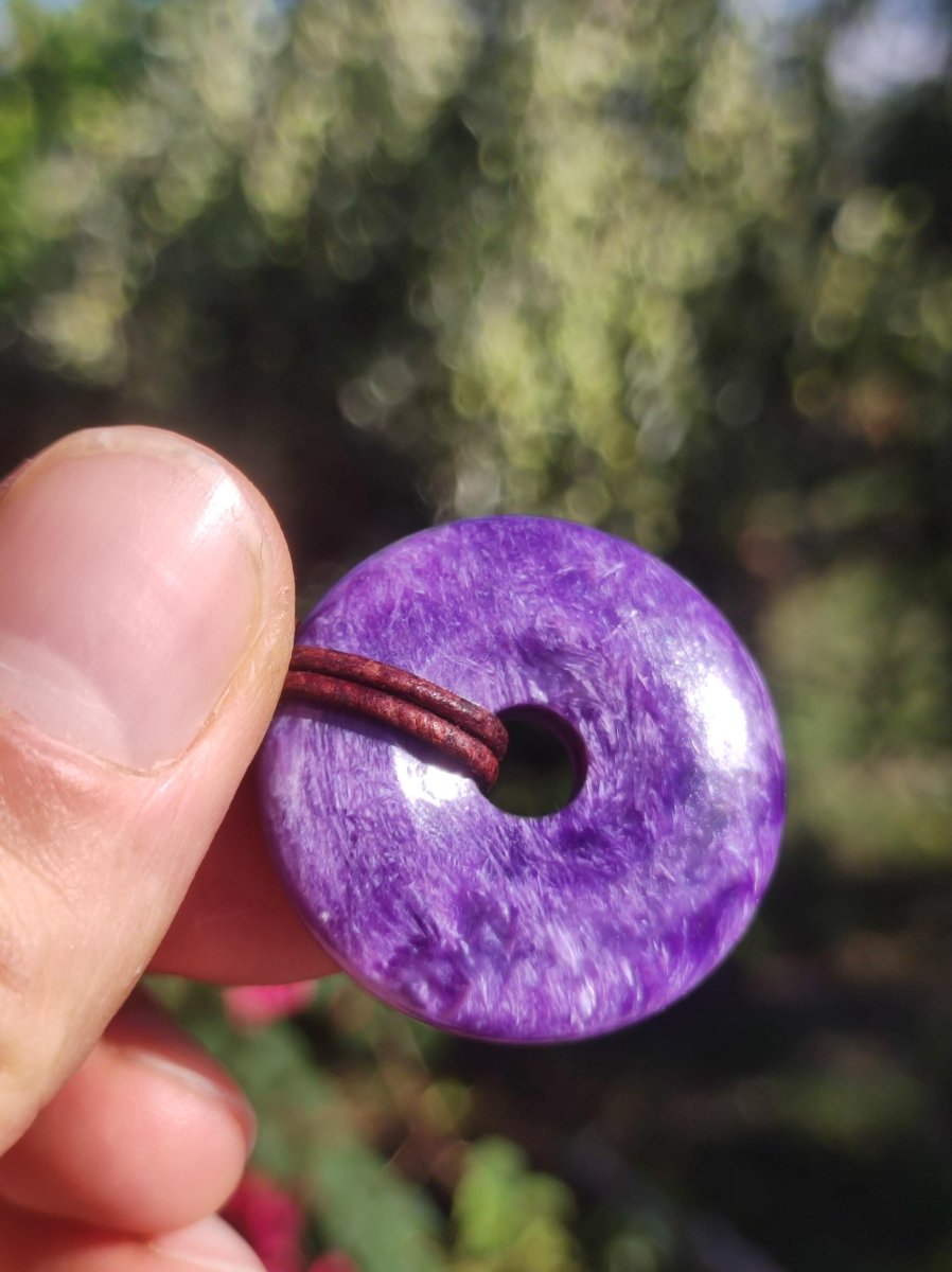 Charoit AAA Schutzdonut - Edelstein Donut Kette Rarität selten Schutzsymbol Heilstein Kristall HIPPIE Boho Ethno Mann Frau Geschenk Er Sie - Art of Nature Berlin