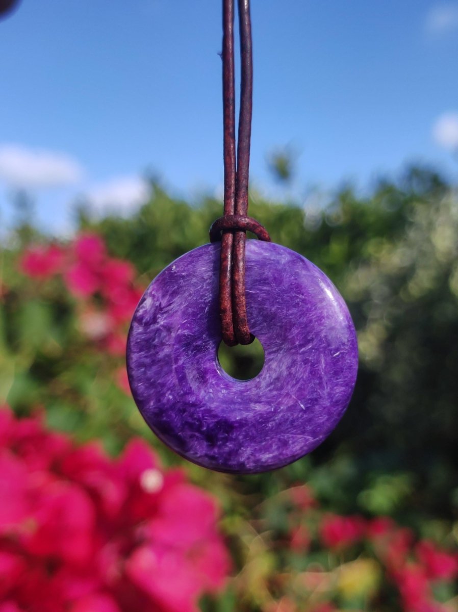 Charoit AAA Schutzdonut - Edelstein Donut Kette Rarität selten Schutzsymbol Heilstein Kristall HIPPIE Boho Ethno Mann Frau Geschenk Er Sie - Art of Nature Berlin