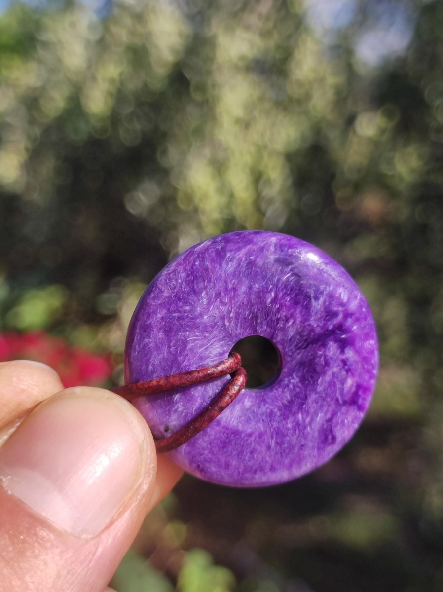Charoit AAA Schutzdonut - Edelstein Donut Kette Rarität selten Schutzsymbol Heilstein Kristall HIPPIE Boho Ethno Mann Frau Geschenk Er Sie - Art of Nature Berlin