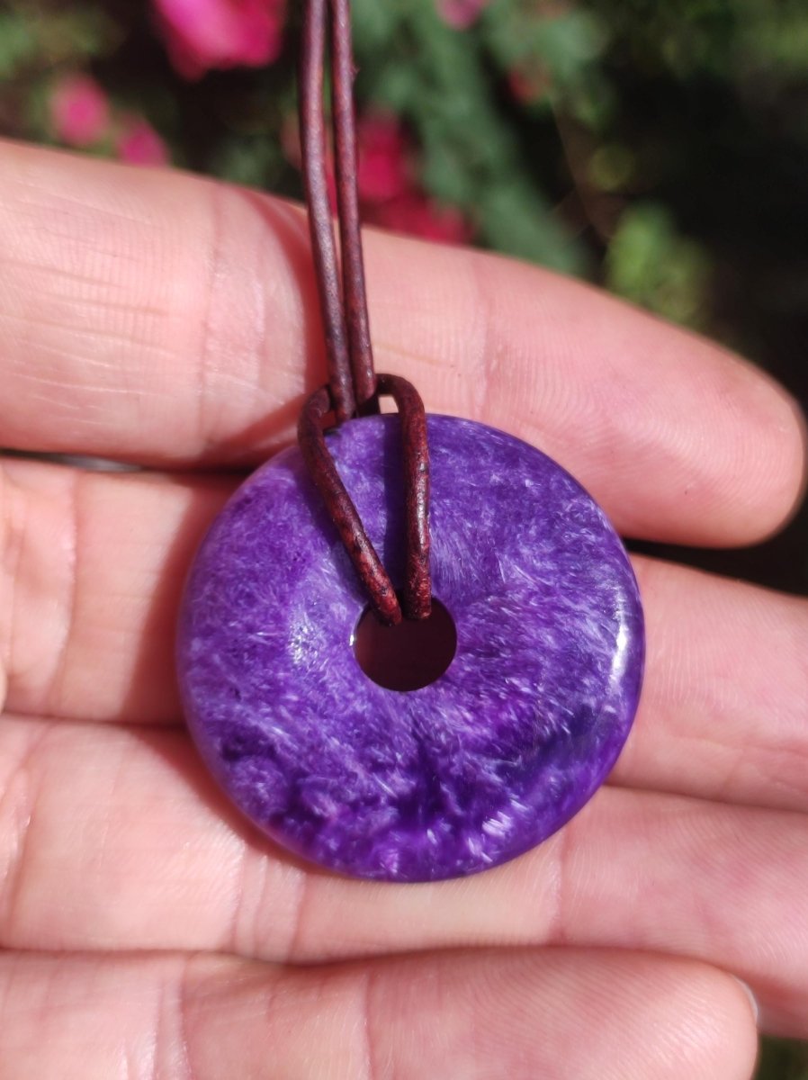 Charoit AAA Schutzdonut - Edelstein Donut Kette Rarität selten Schutzsymbol Heilstein Kristall HIPPIE Boho Ethno Mann Frau Geschenk Er Sie - Art of Nature Berlin