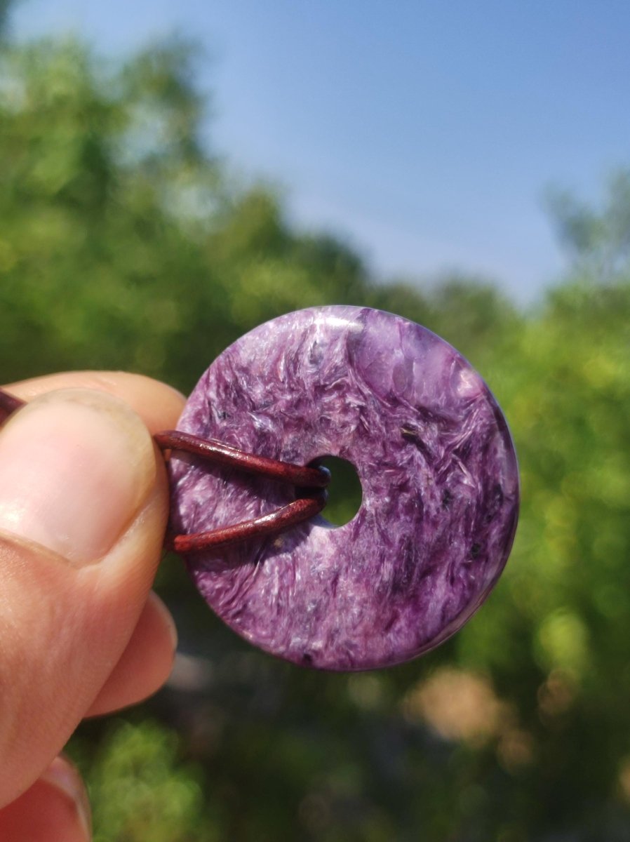 Charoit AAA Schutzdonut - Edelstein Donut Kette Rarität selten Schutzsymbol Heilstein Kristall HIPPIE Boho Ethno Mann Frau Geschenk Er Sie - Art of Nature Berlin