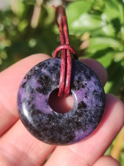 Charoit - Edelstein Donut Kette Rarität selten Schutzsymbol Heilstein Kristall HIPPIE Boho Ethno Mann Frau Geschenk Er Sie - Art of Nature Berlin