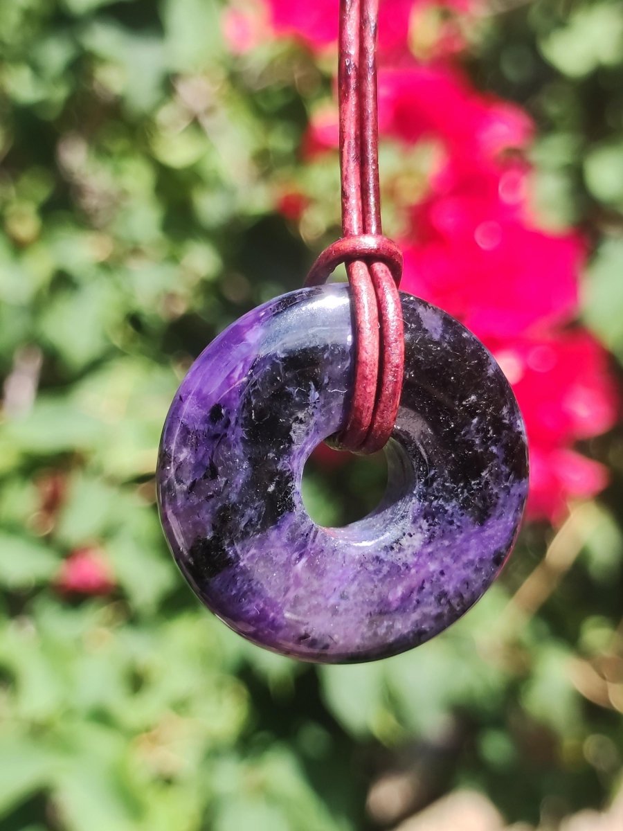 Charoit - Edelstein Donut Kette Rarität selten Schutzsymbol Heilstein Kristall HIPPIE Boho Ethno Mann Frau Geschenk Er Sie - Art of Nature Berlin