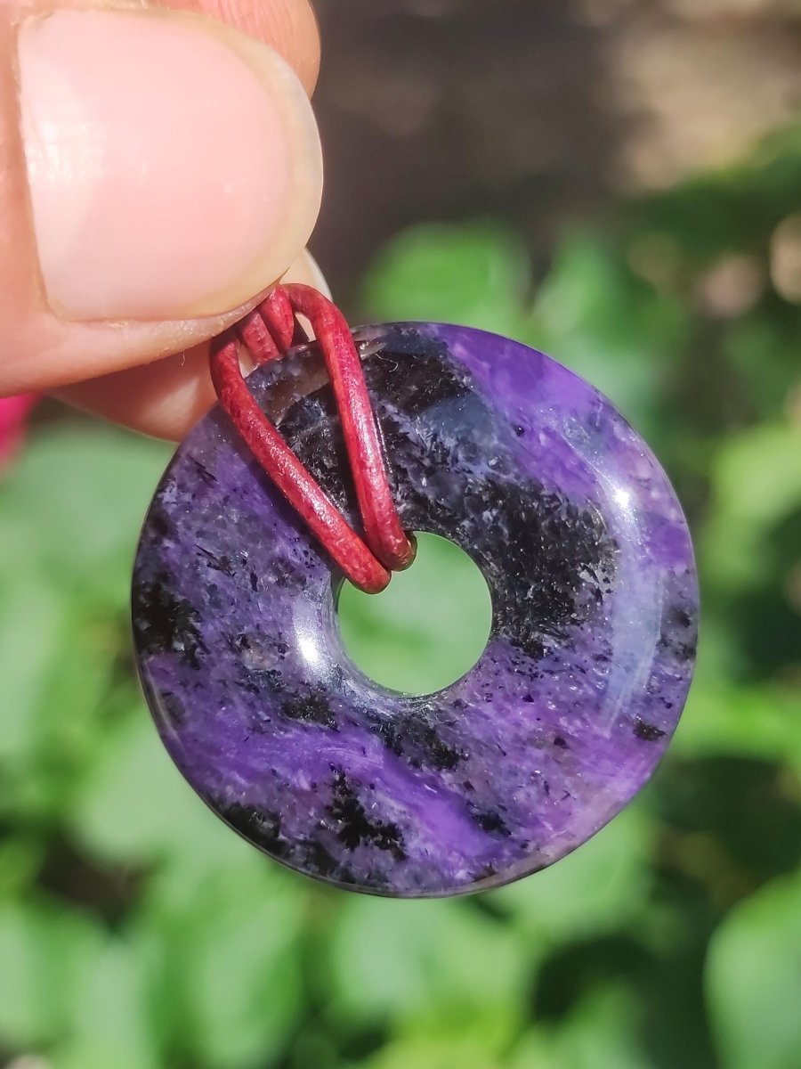 Charoit - Edelstein Donut Kette Rarität selten Schutzsymbol Heilstein Kristall HIPPIE Boho Ethno Mann Frau Geschenk Er Sie - Art of Nature Berlin