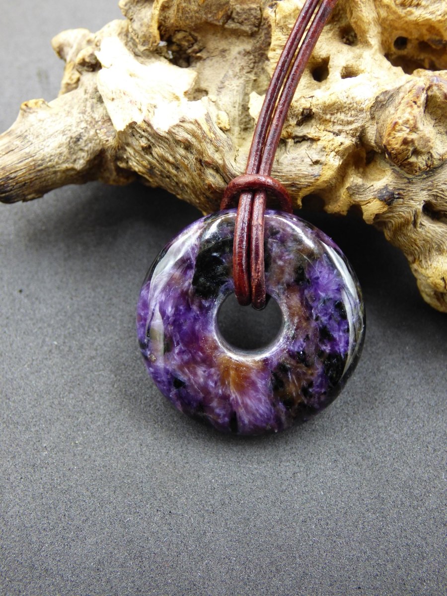 Charoit - Edelstein Donut Kette Rarität selten Schutzsymbol Heilstein Kristall HIPPIE Boho Ethno Mann Frau Geschenk Er Sie - Art of Nature Berlin