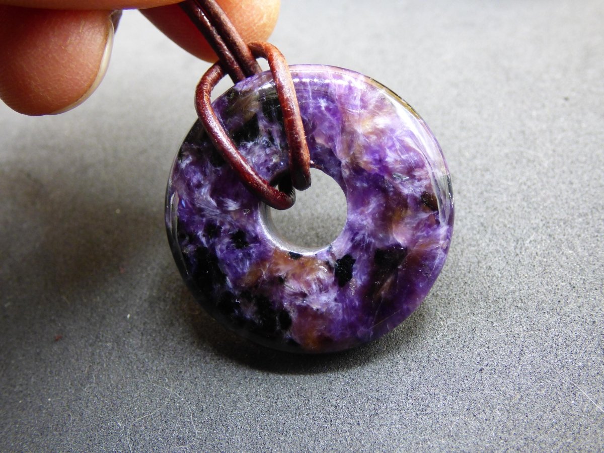Charoit - Edelstein Donut Kette Rarität selten Schutzsymbol Heilstein Kristall HIPPIE Boho Ethno Mann Frau Geschenk Er Sie - Art of Nature Berlin