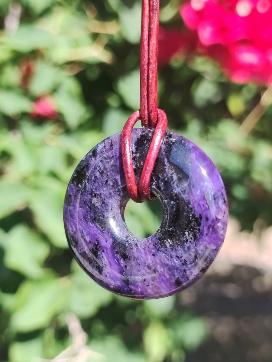 Charoit - Edelstein Donut Kette Rarität selten Schutzsymbol Heilstein Kristall HIPPIE Boho Ethno Mann Frau Geschenk Er Sie - Art of Nature Berlin