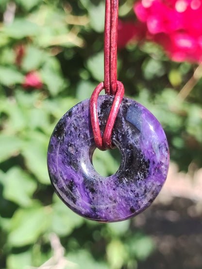 Charoit - Edelstein Donut Kette Rarität selten Schutzsymbol Heilstein Kristall HIPPIE Boho Ethno Mann Frau Geschenk Er Sie - Art of Nature Berlin