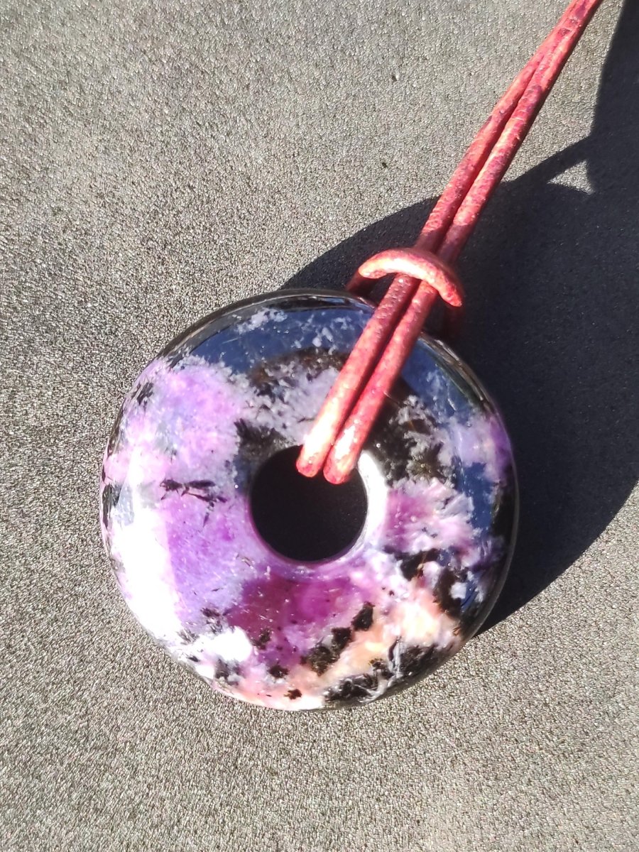 Charoit - Edelstein Donut Kette Rarität selten Schutzsymbol Heilstein Kristall HIPPIE Boho Ethno Mann Frau Geschenk Er Sie - Art of Nature Berlin