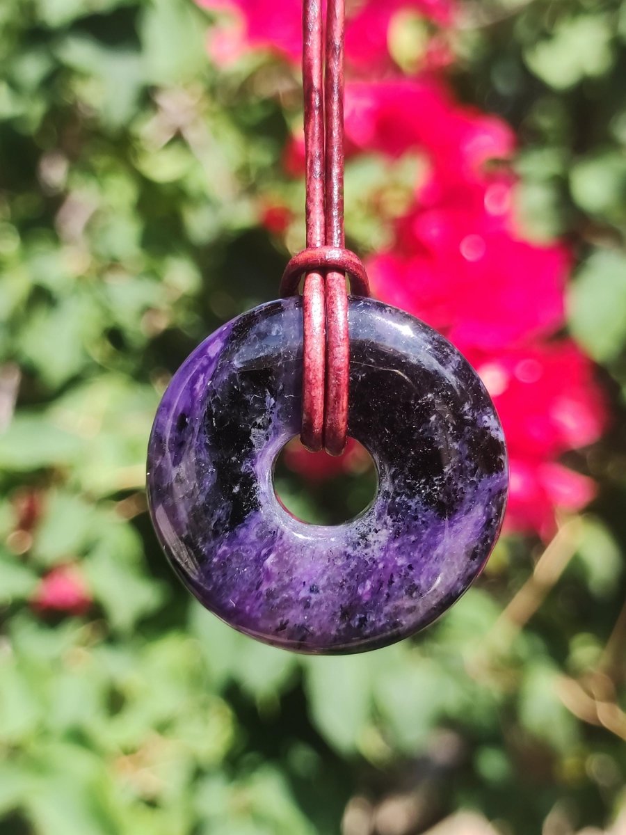 Charoit - Edelstein Donut Kette Rarität selten Schutzsymbol Heilstein Kristall HIPPIE Boho Ethno Mann Frau Geschenk Er Sie - Art of Nature Berlin