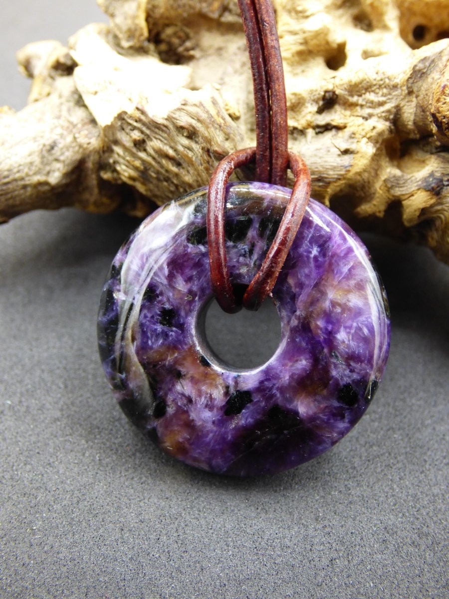 Charoit - Edelstein Donut Kette Rarität selten Schutzsymbol Heilstein Kristall HIPPIE Boho Ethno Mann Frau Geschenk Er Sie - Art of Nature Berlin