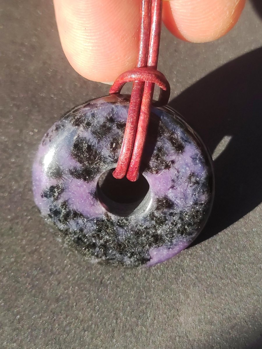 Charoit - Edelstein Donut Kette Rarität selten Schutzsymbol Heilstein Kristall HIPPIE Boho Ethno Mann Frau Geschenk Er Sie - Art of Nature Berlin