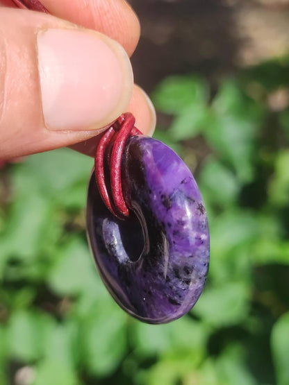 Charoit - Edelstein Donut Kette Rarität selten Schutzsymbol Heilstein Kristall HIPPIE Boho Ethno Mann Frau Geschenk Er Sie - Art of Nature Berlin