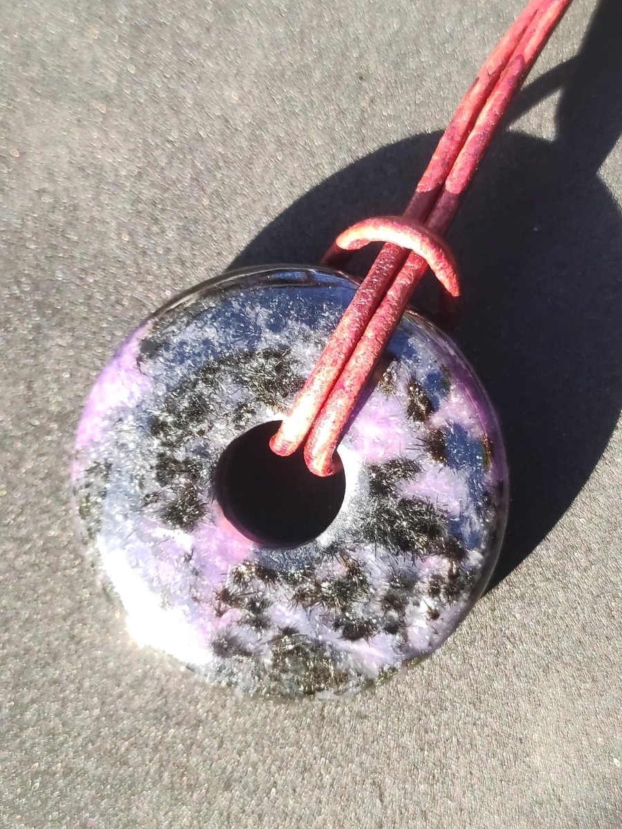 Charoit - Edelstein Donut Kette Rarität selten Schutzsymbol Heilstein Kristall HIPPIE Boho Ethno Mann Frau Geschenk Er Sie - Art of Nature Berlin