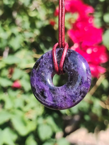 Charoit - Edelstein Donut Kette Rarität selten Schutzsymbol Heilstein Kristall HIPPIE Boho Ethno Mann Frau Geschenk Er Sie - Art of Nature Berlin