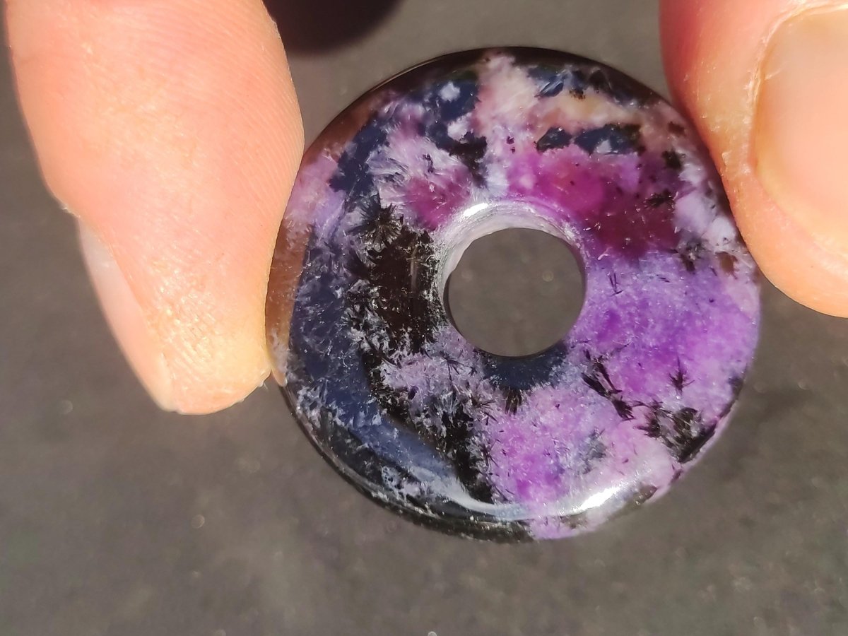 Charoit - Edelstein Donut Kette Rarität selten Schutzsymbol Heilstein Kristall HIPPIE Boho Ethno Mann Frau Geschenk Er Sie - Art of Nature Berlin