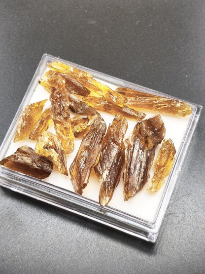 Chocolate Calcit Kristallstufen – 43ct bis 26mm Honigbraune Kristalle – Sammler Mineralien Kristall Deko Selbstfund Geschenk Heilstein - Art of Nature Berlin